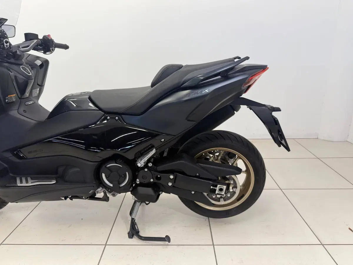 Yamaha T-Max 560 (2022 - 24) (14)