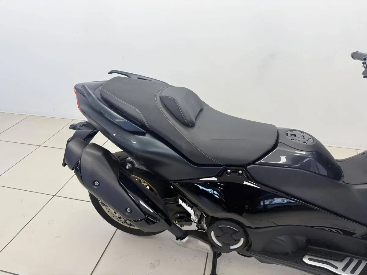 Yamaha T-Max 560 (2022 - 24) (16)