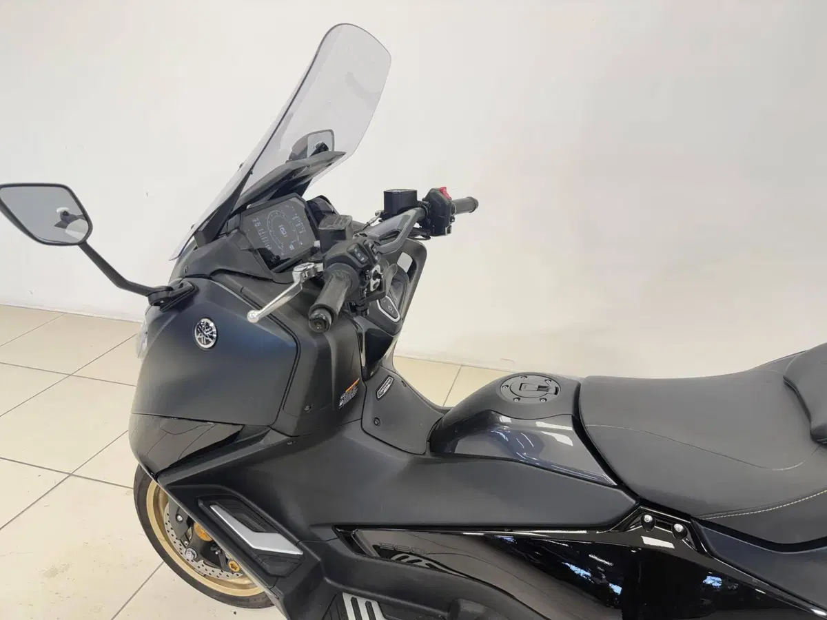 Yamaha T-Max 560 (2022 - 24) (18)