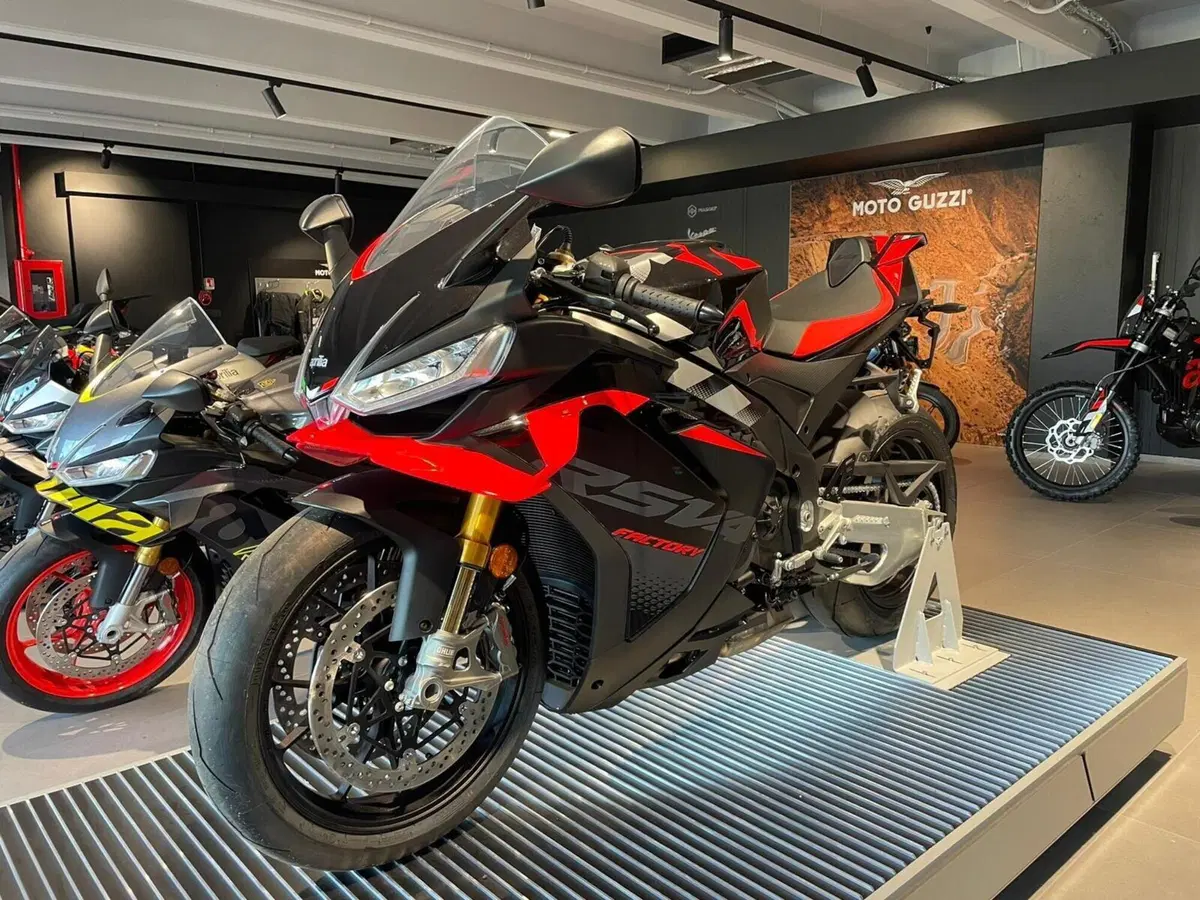 Aprilia RSV4 1100 Factory (2025 - 26)