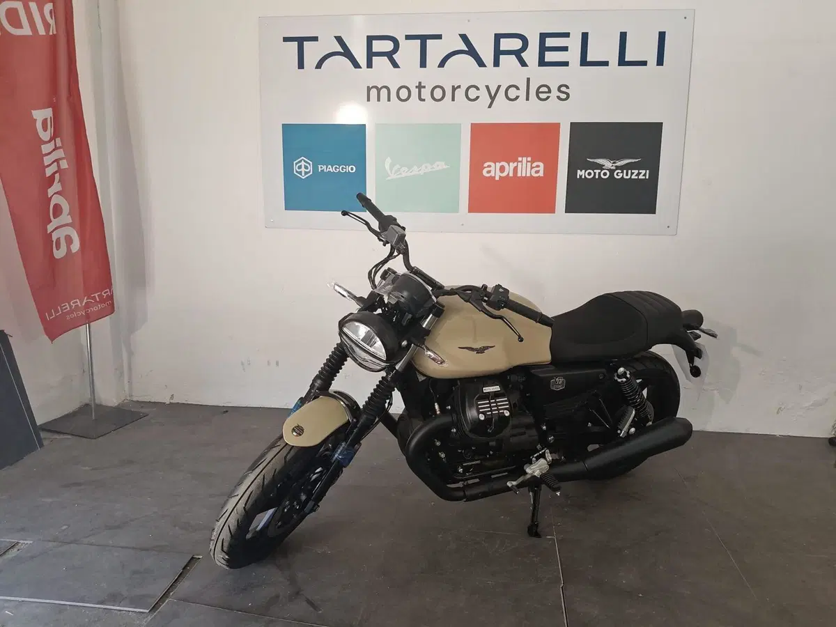 Moto Guzzi V7 Stone (2025 - 26) (5)