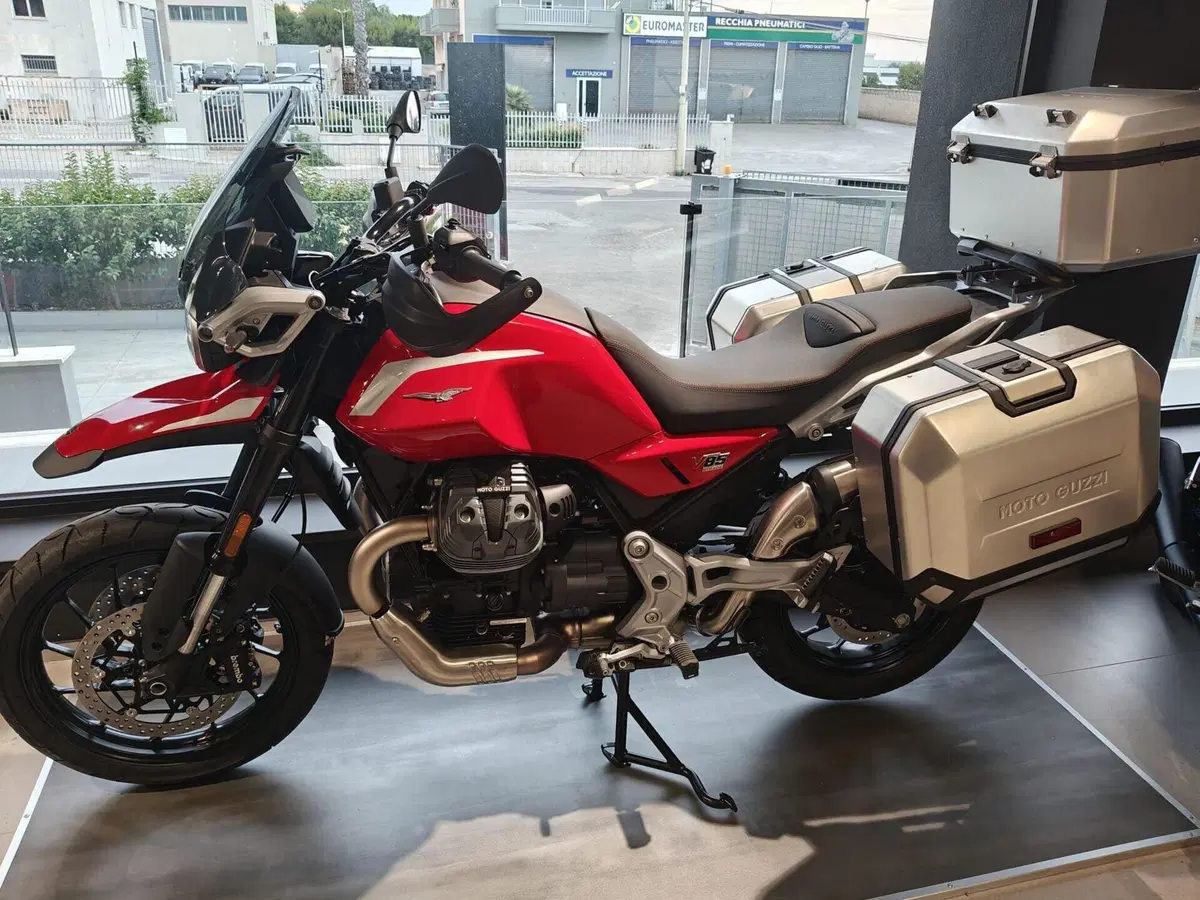 Moto Guzzi V85 Strada (2024 - 26)