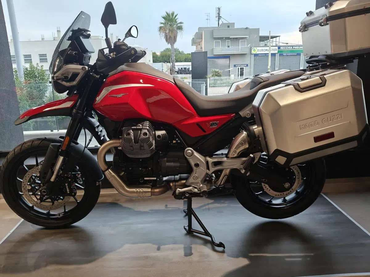 Moto Guzzi V85 Strada (2024 - 26) (2)