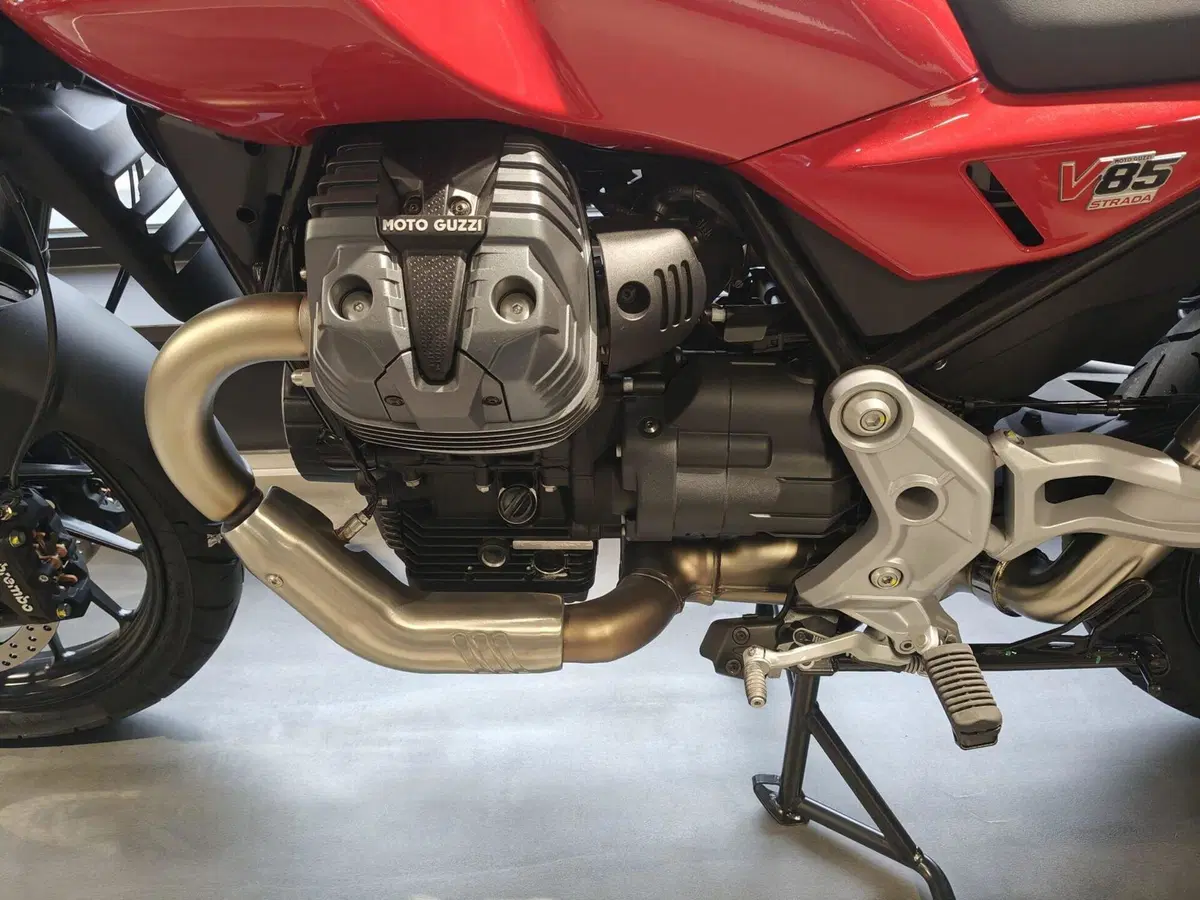 Moto Guzzi V85 Strada (2024 - 26) (5)