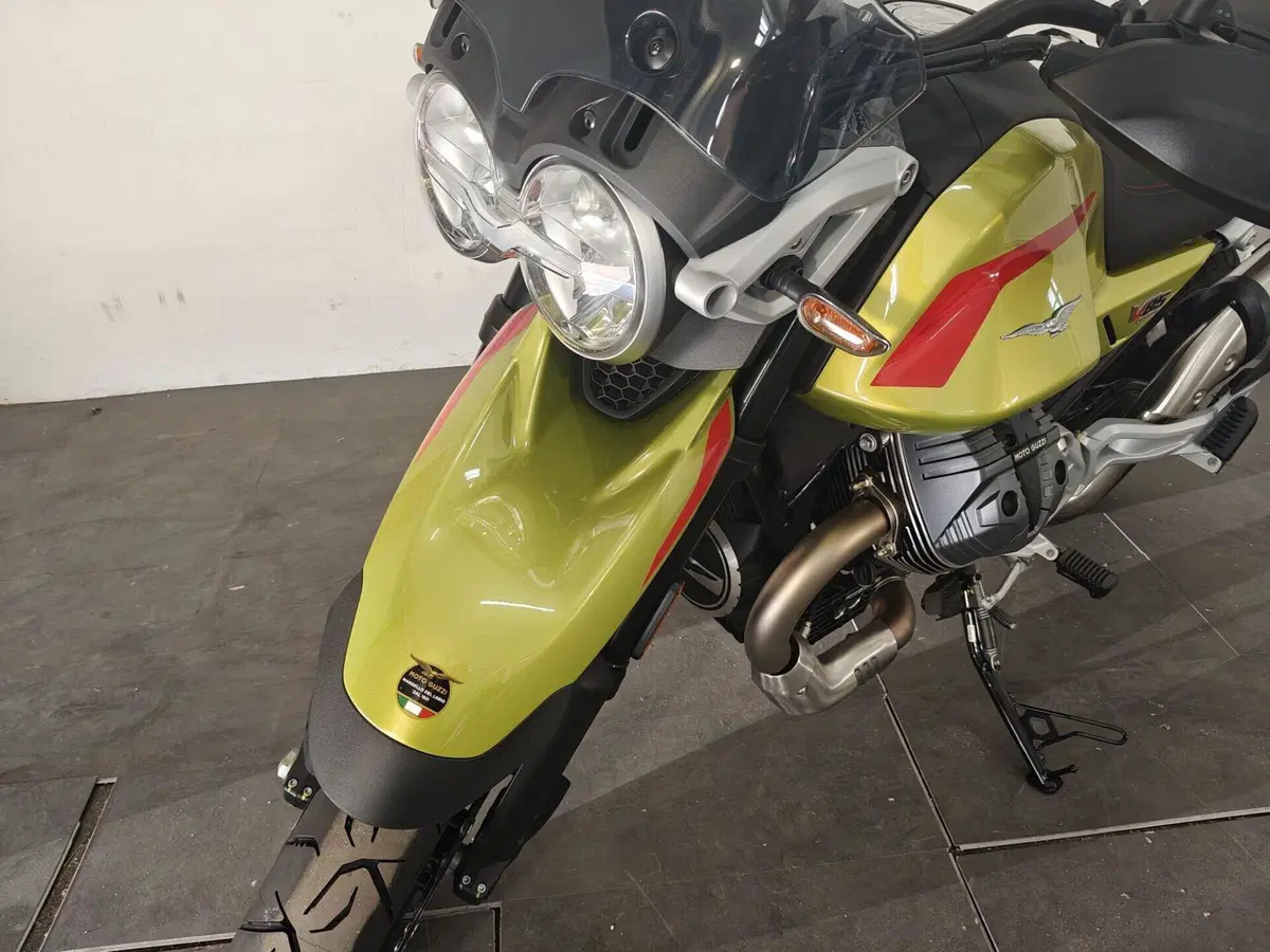 Moto Guzzi V85 Strada (2024 - 26) (3)