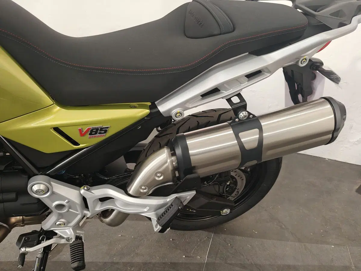 Moto Guzzi V85 Strada (2024 - 26) (5)