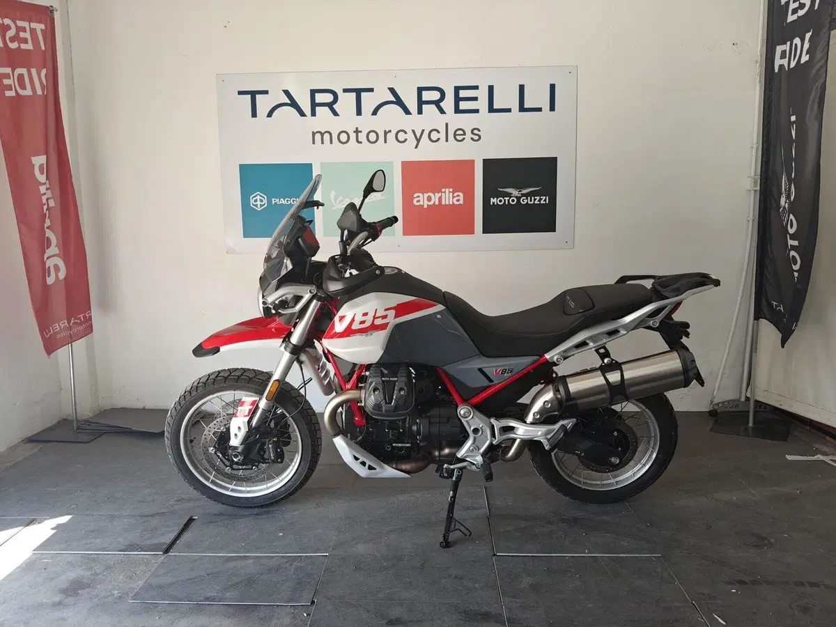 Moto Guzzi V85 TT (2024 - 26) (2)