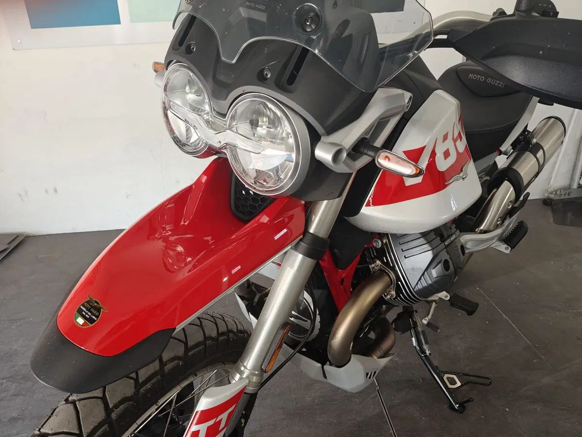 Moto Guzzi V85 TT (2024 - 26) (6)