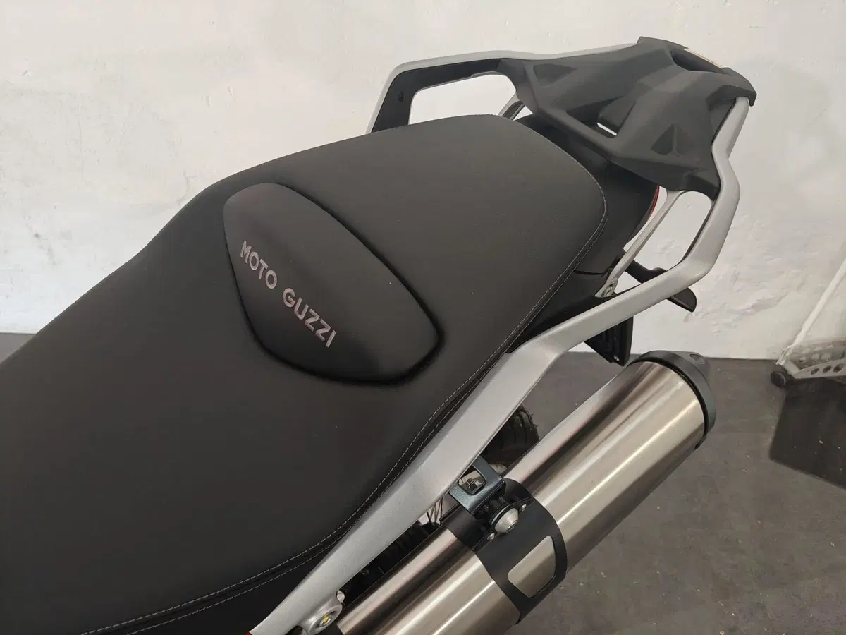 Moto Guzzi V85 TT (2024 - 26) (8)