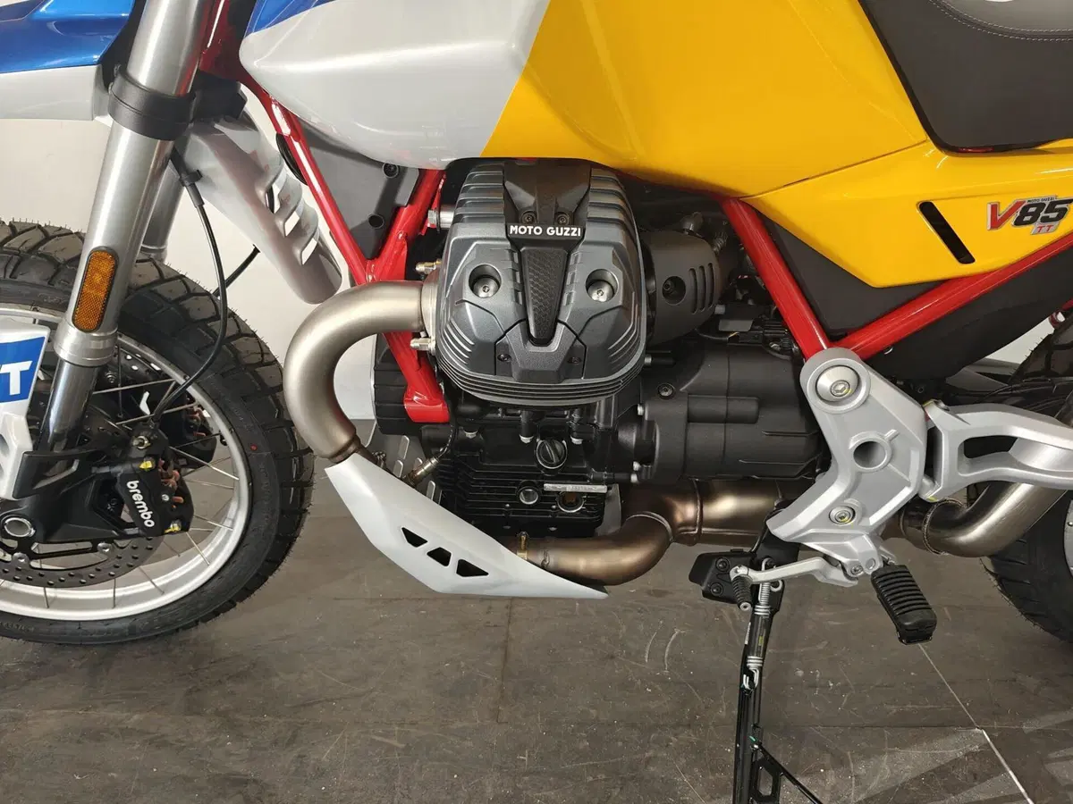 Moto Guzzi V85 TT (2024 - 26) (2)