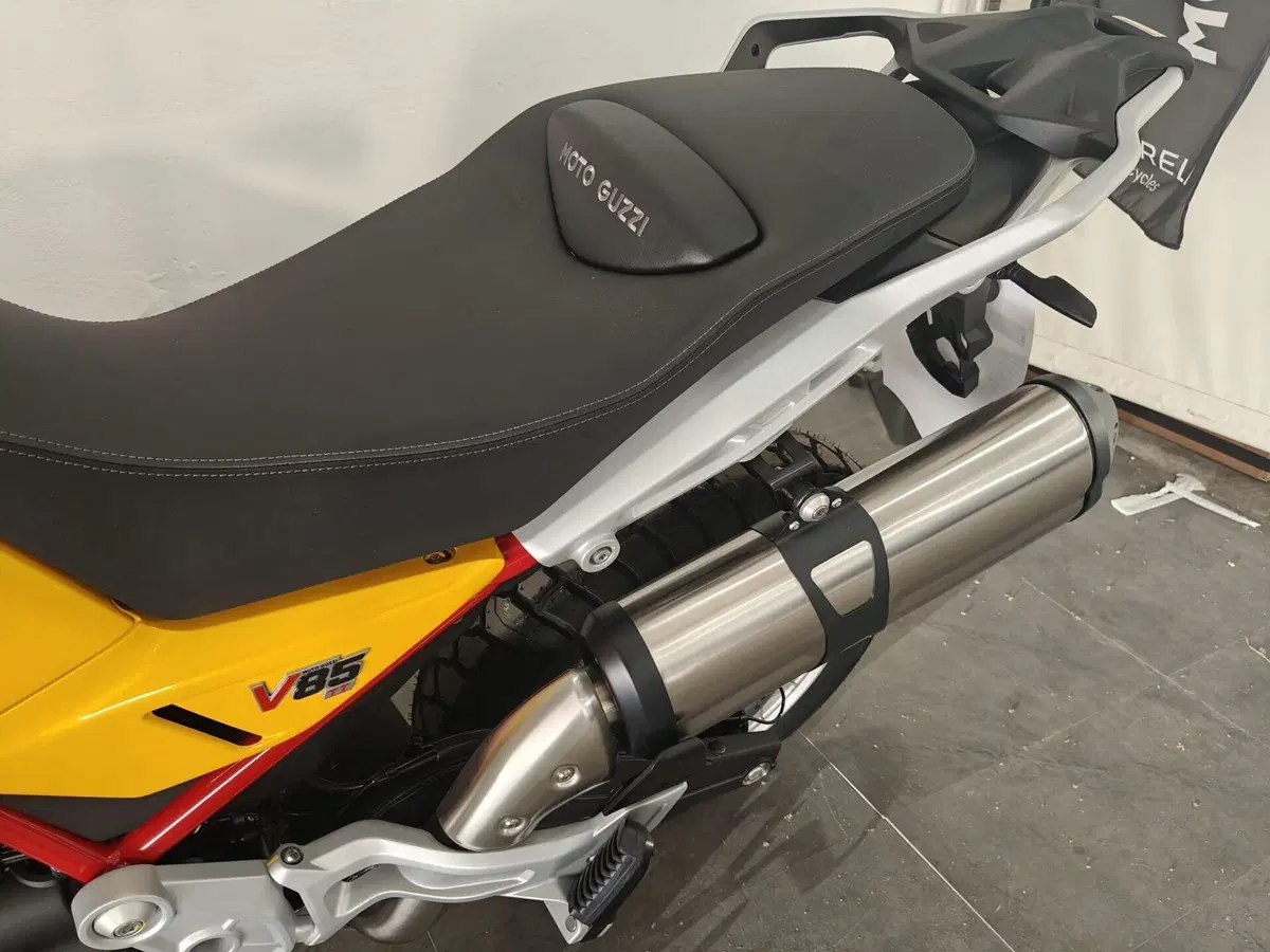 Moto Guzzi V85 TT (2024 - 26) (3)