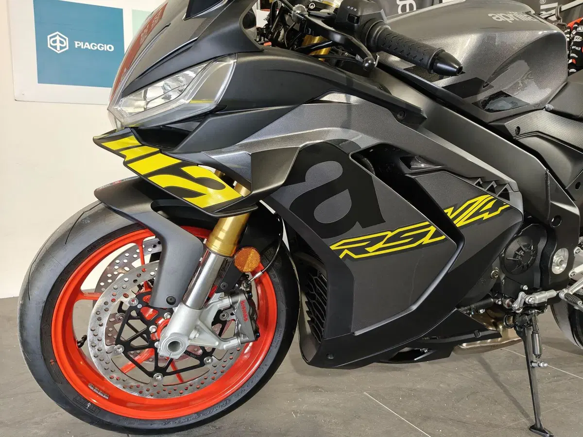 Aprilia RSV4 1100 (2025 - 26) (3)