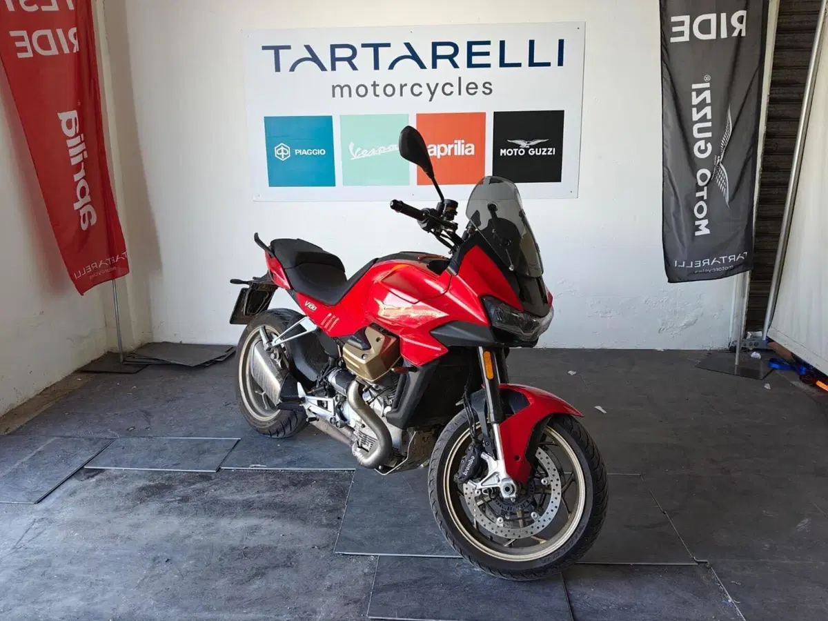 Moto Guzzi V100 Mandello (2022 - 24)