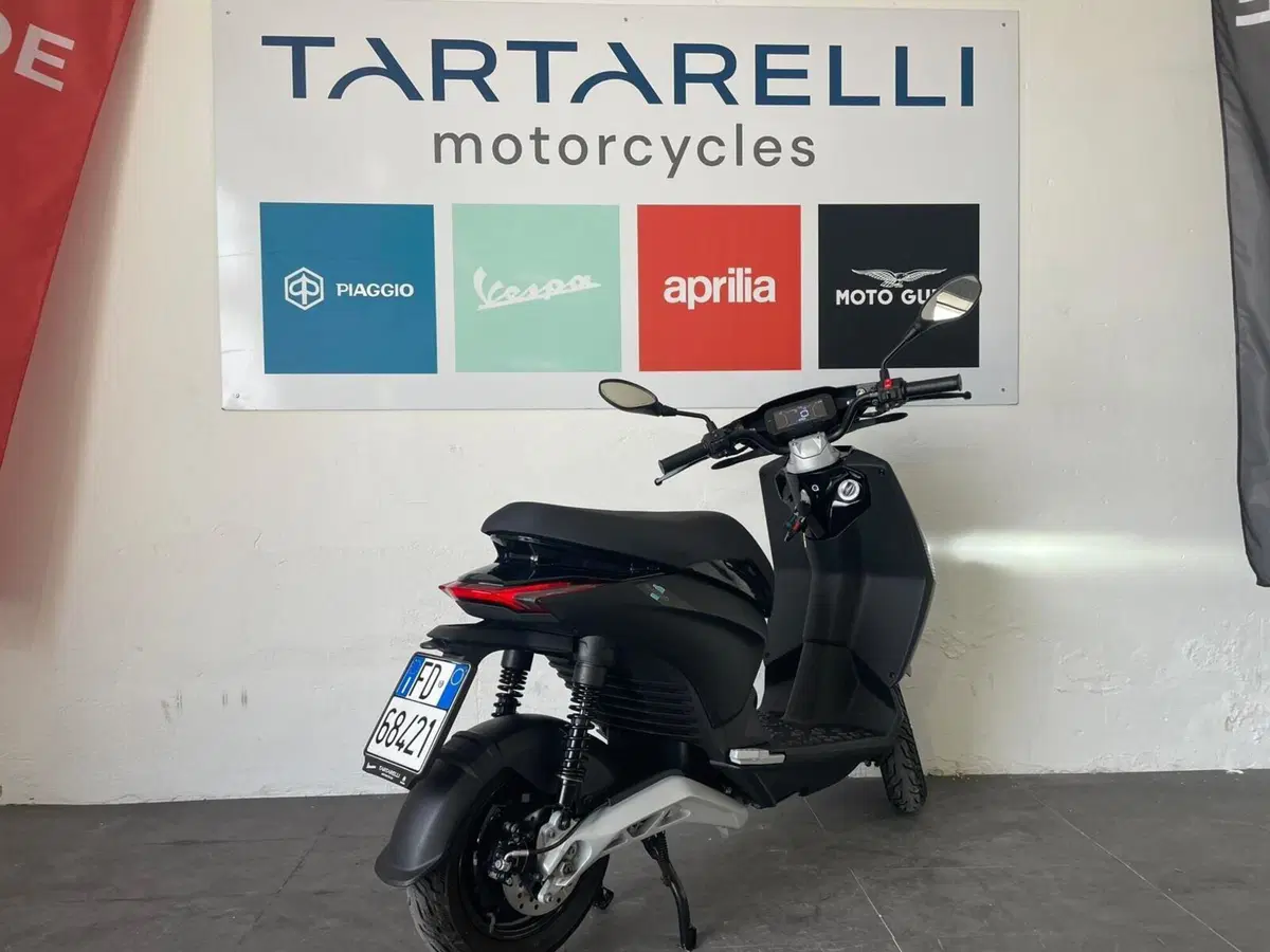 Piaggio 1 Active (2022 - 26) (3)