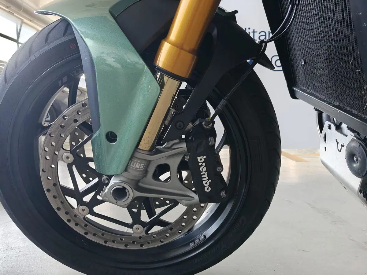 Moto Guzzi V100 Mandello S (2025 - 26) (2)