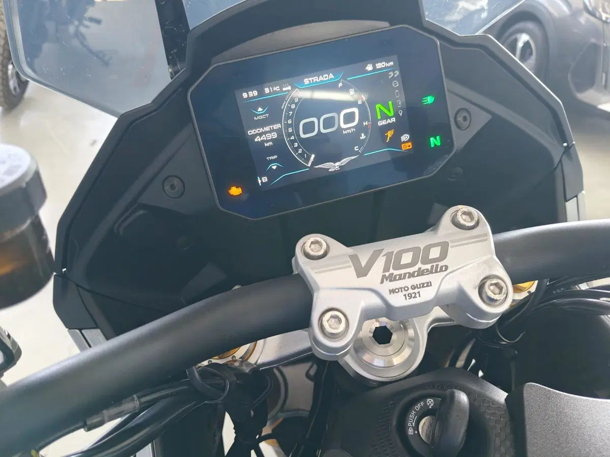 Moto Guzzi V100 Mandello S (2025 - 26) (6)
