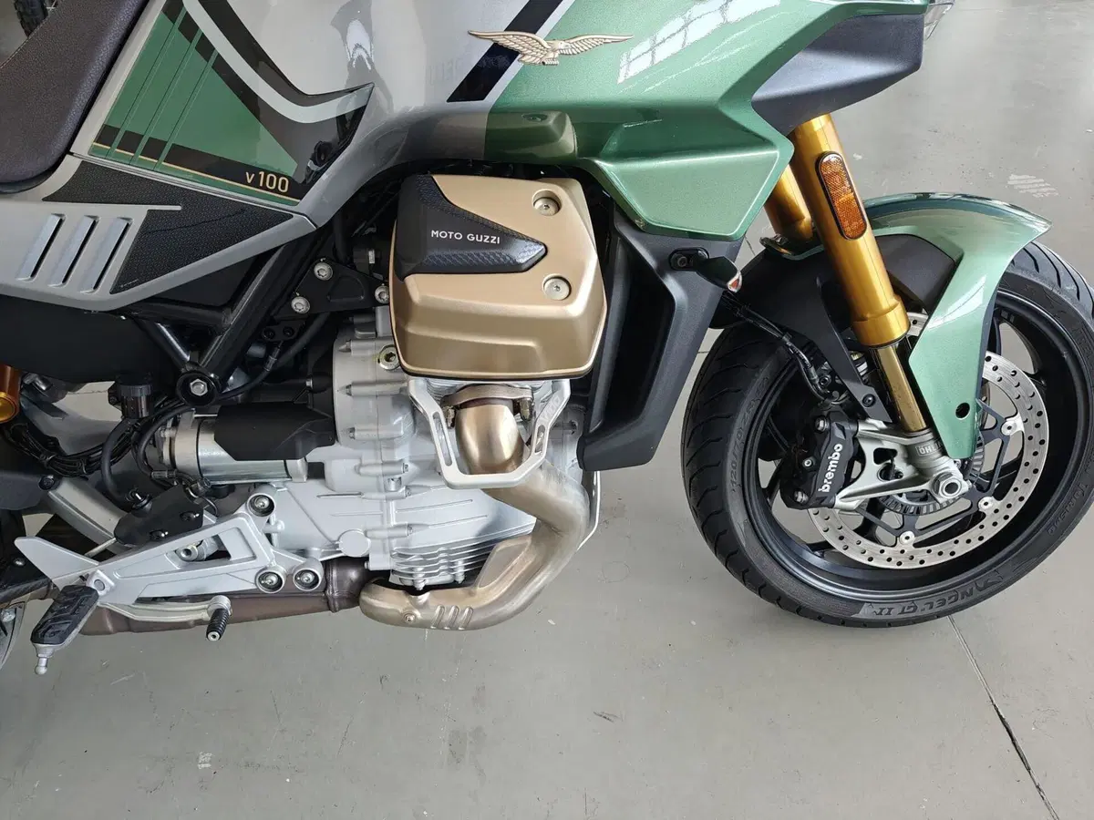 Moto Guzzi V100 Mandello S (2025 - 26) (8)