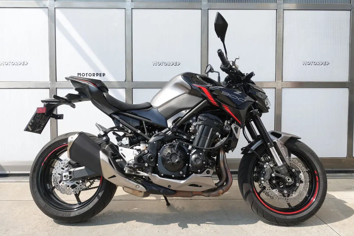 Kawasaki Z 900 (2021 - 24) (2)