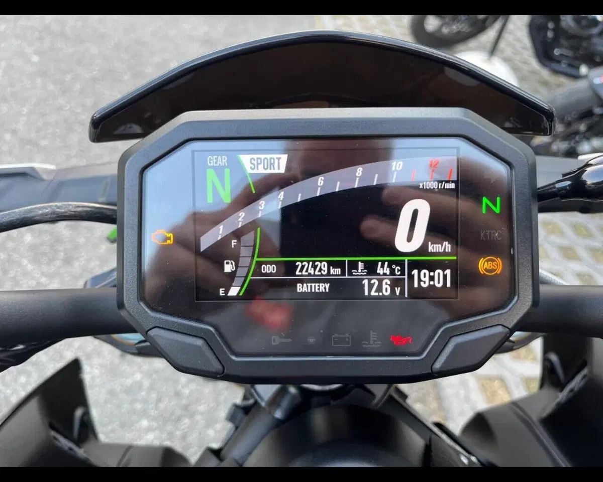 Kawasaki Z 900 SE (2022 - 24) (14)