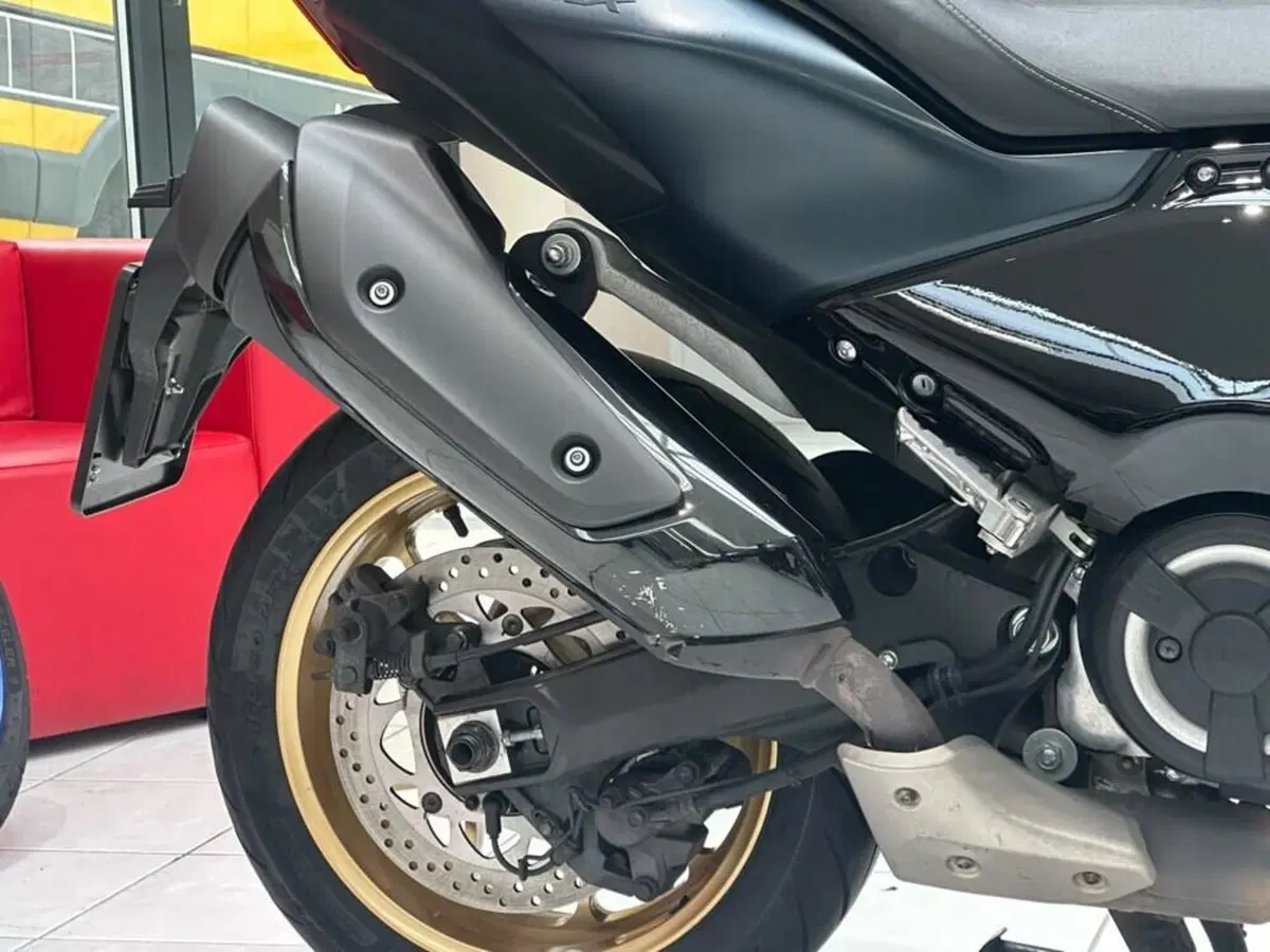 Yamaha T-Max 560 Tech Max (2022 - 24) (4)