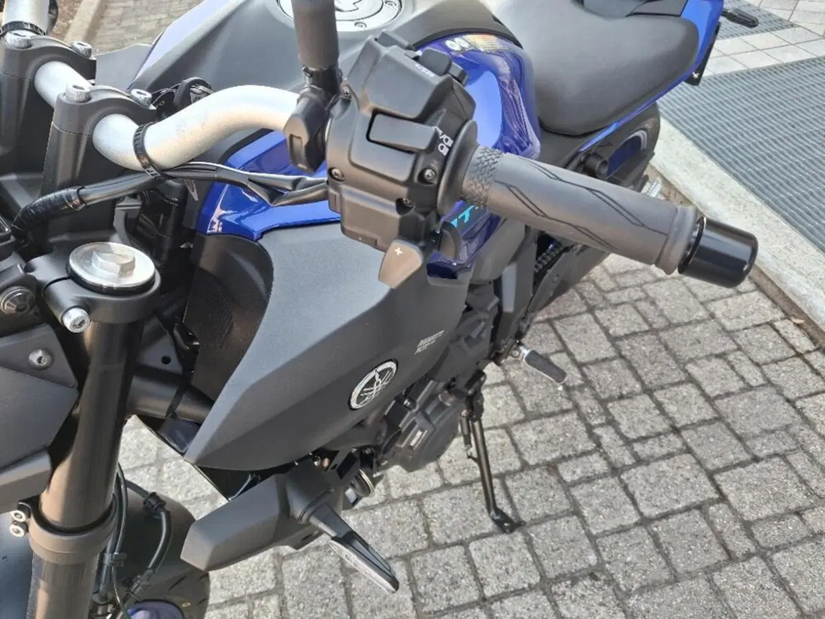 Yamaha MT-07 Y-AMT (2025 - 26) (3)