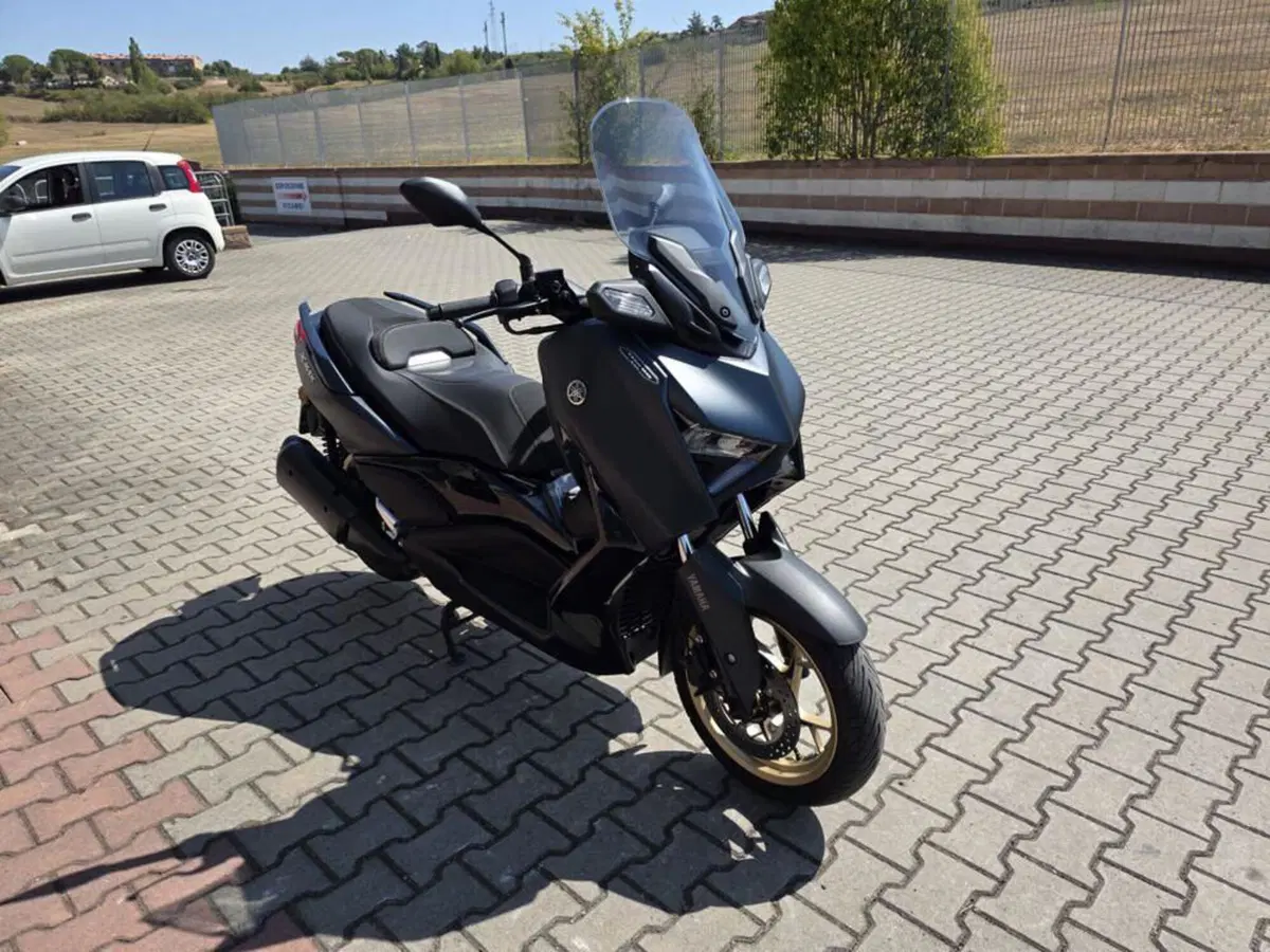 Yamaha X-Max 300 Tech Max (2021 - 24) (2)