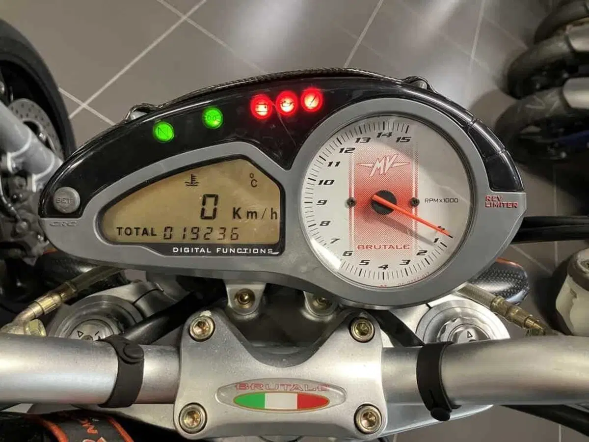 MV Agusta Brutale 910 R (2006 - 11) (3)