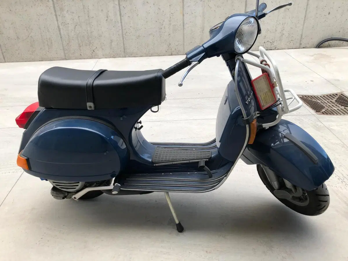 Piaggio Vespa PX150E