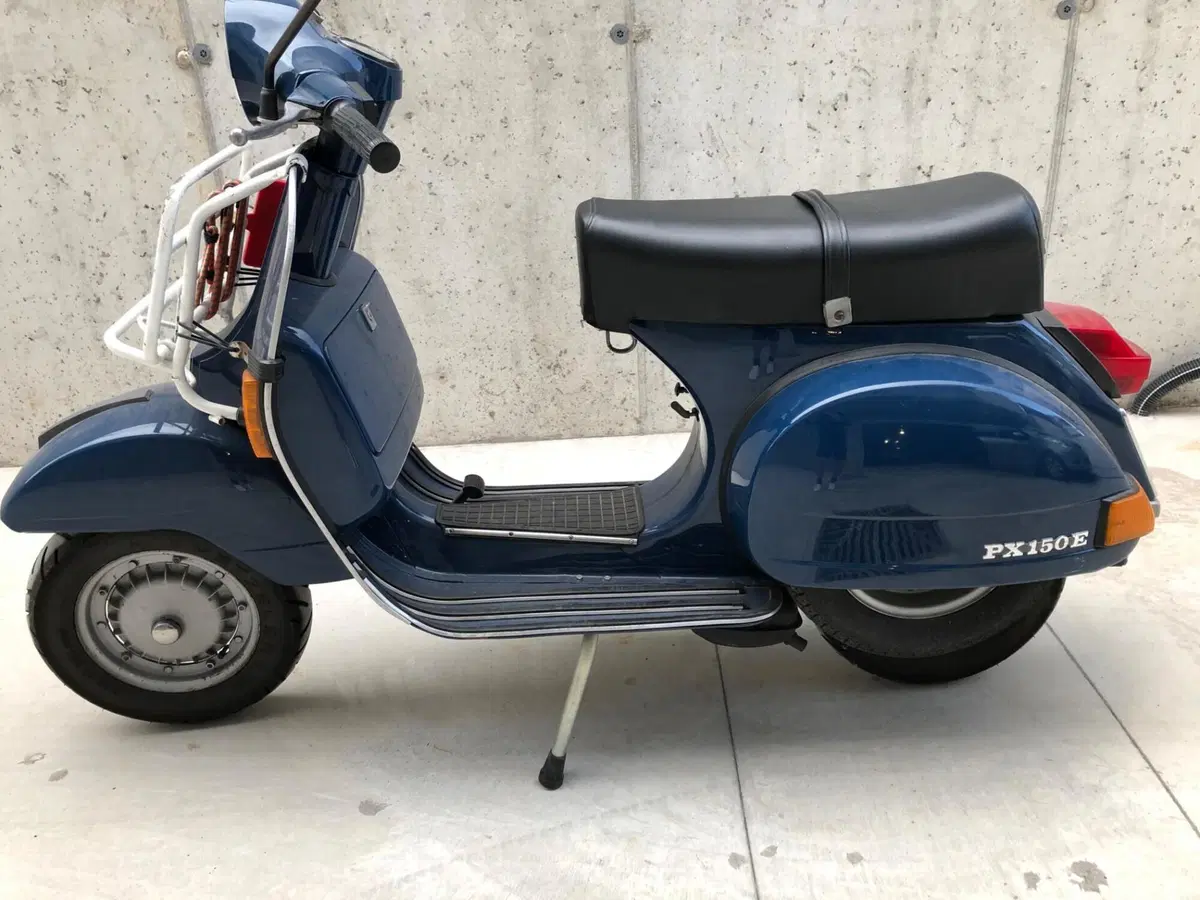 Piaggio Vespa PX150E (2)