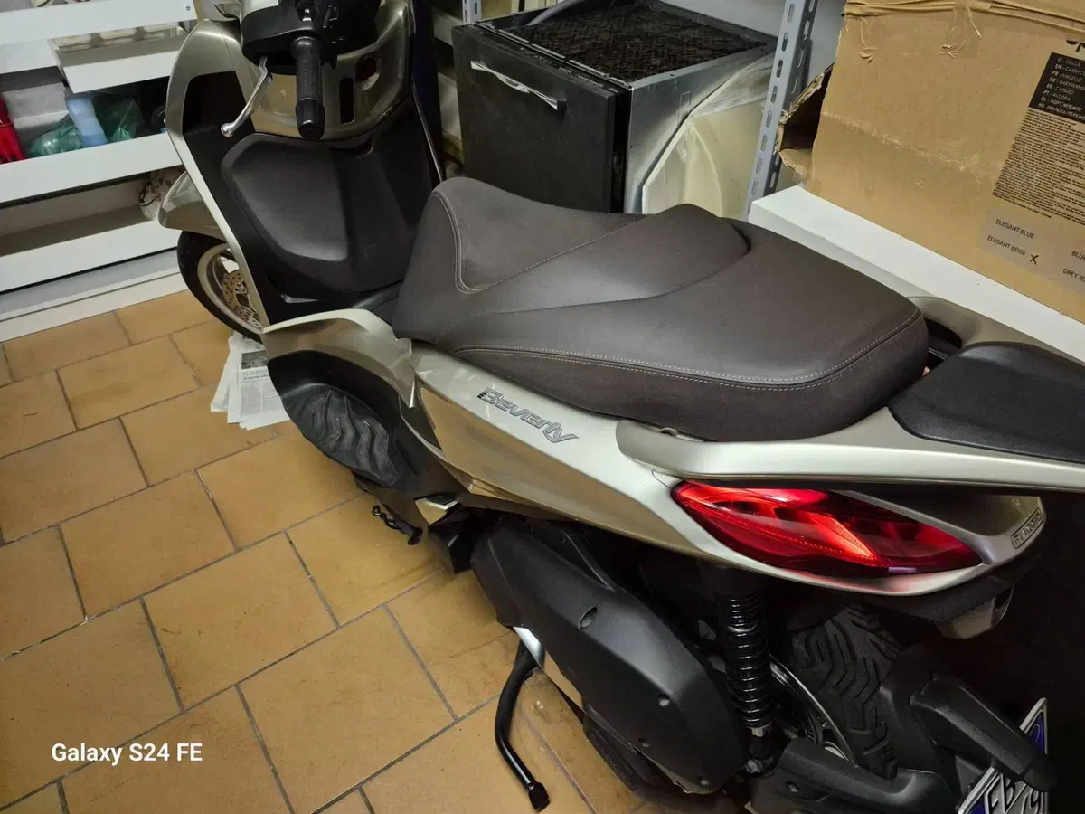 Piaggio Beverly 300 Hpe (2021) (3)