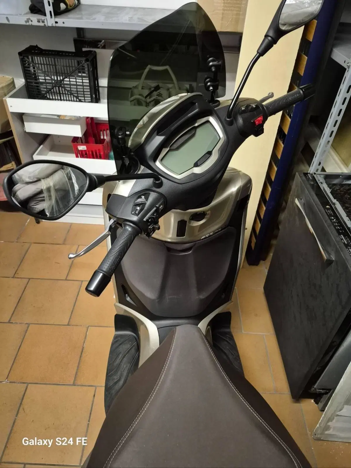 Piaggio Beverly 300 Hpe (2021) (4)
