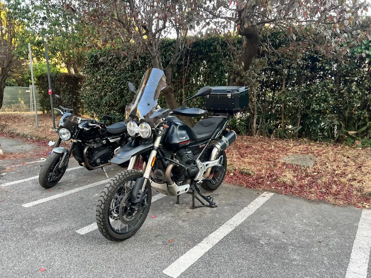 Moto Guzzi V85 TT (2021 - 23) (2)