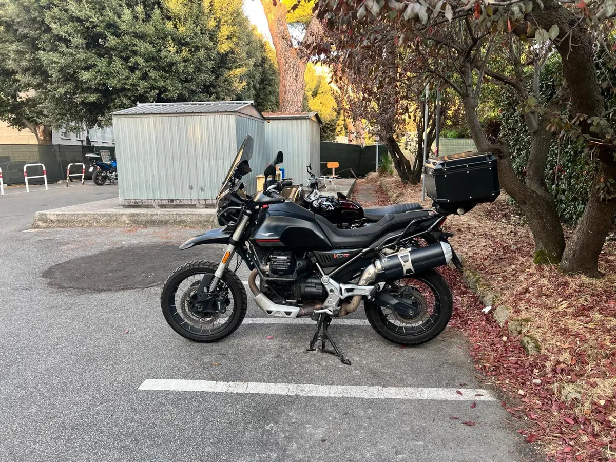 Moto Guzzi V85 TT (2021 - 23) (5)
