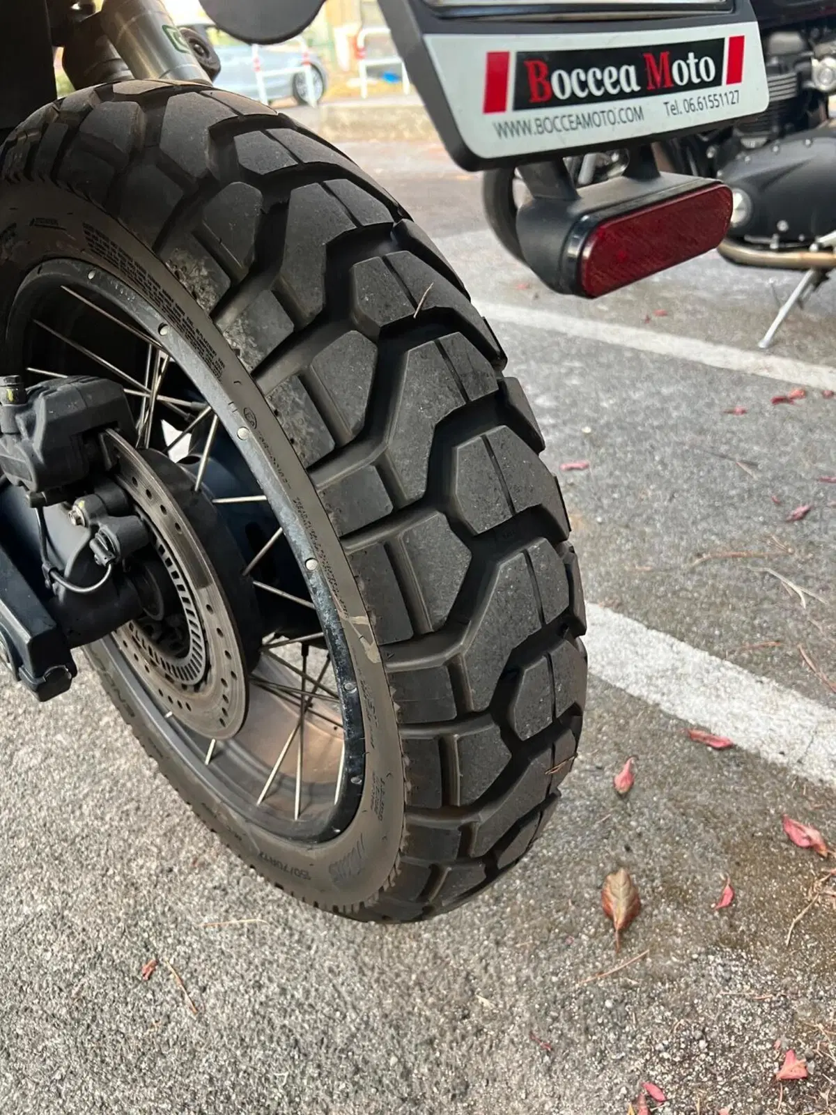Moto Guzzi V85 TT (2021 - 23) (6)