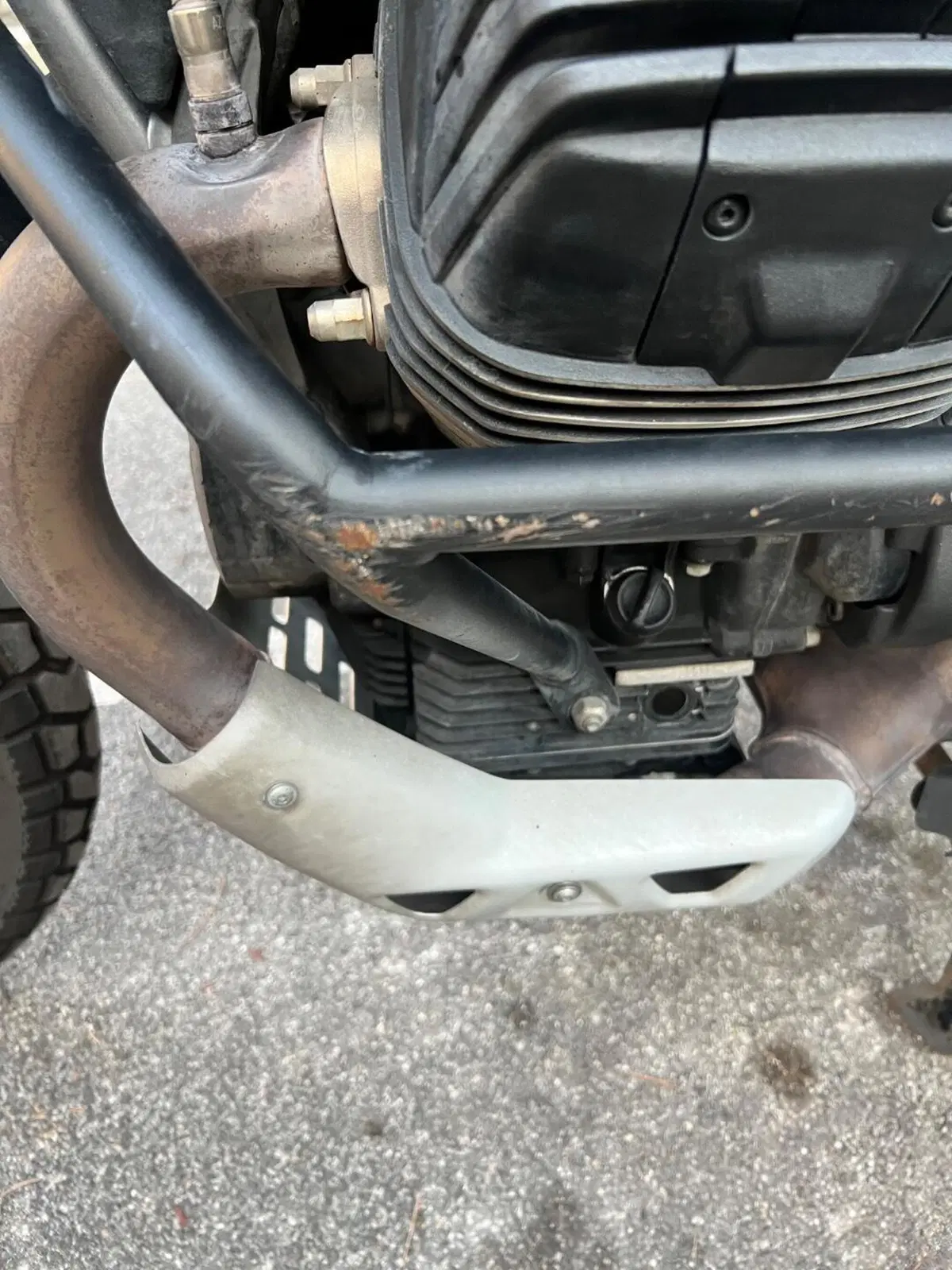 Moto Guzzi V85 TT (2021 - 23) (9)