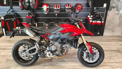 Ducati Hypermotard V2 (2026) usata