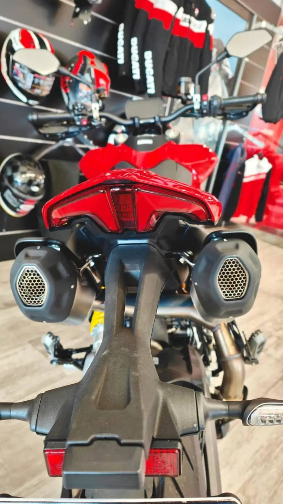 Ducati Hypermotard V2 (2026) (5)