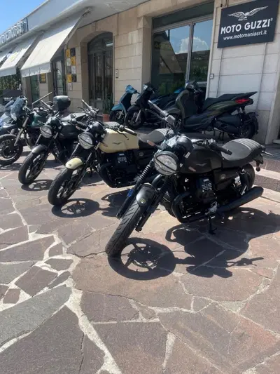 Moto Guzzi V7 Stone (2025 - 26) nuova