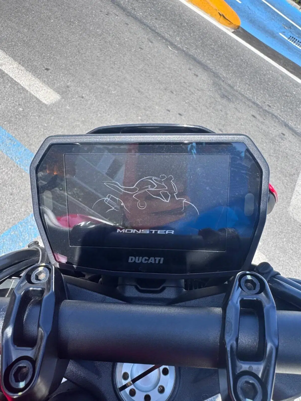 Ducati Monster 890 + (2026) (4)