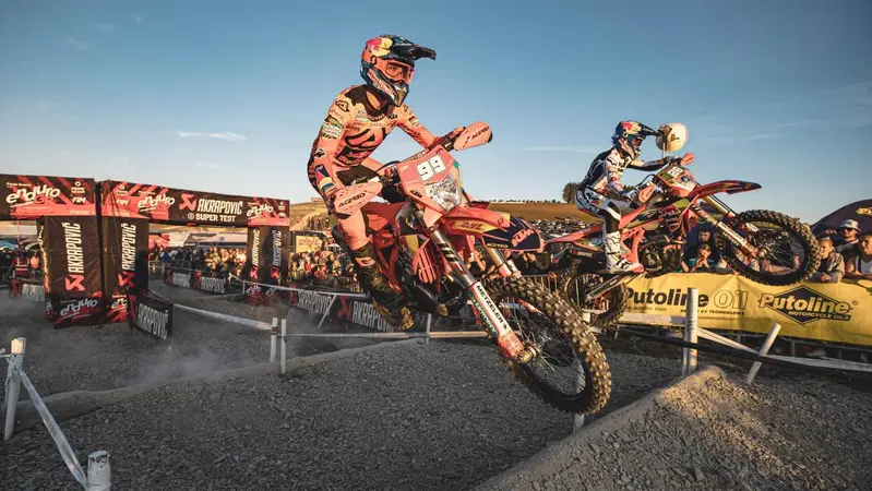 EnduroGP26 #13-14 Galles. Tensione altissima, due Titoli in bilico [VIDEO]