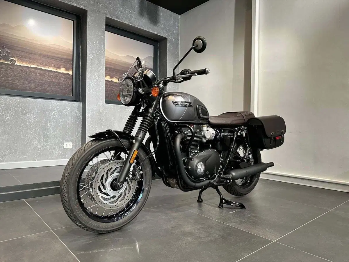 Triumph Bonneville T120 Black (2021 - 25) (2)