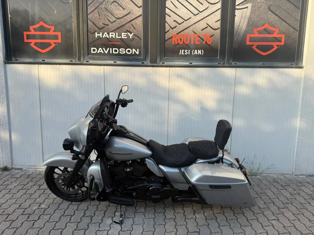 Harley-Davidson 114 Street Glide Special (2019 - 20) - FLHXS (2)