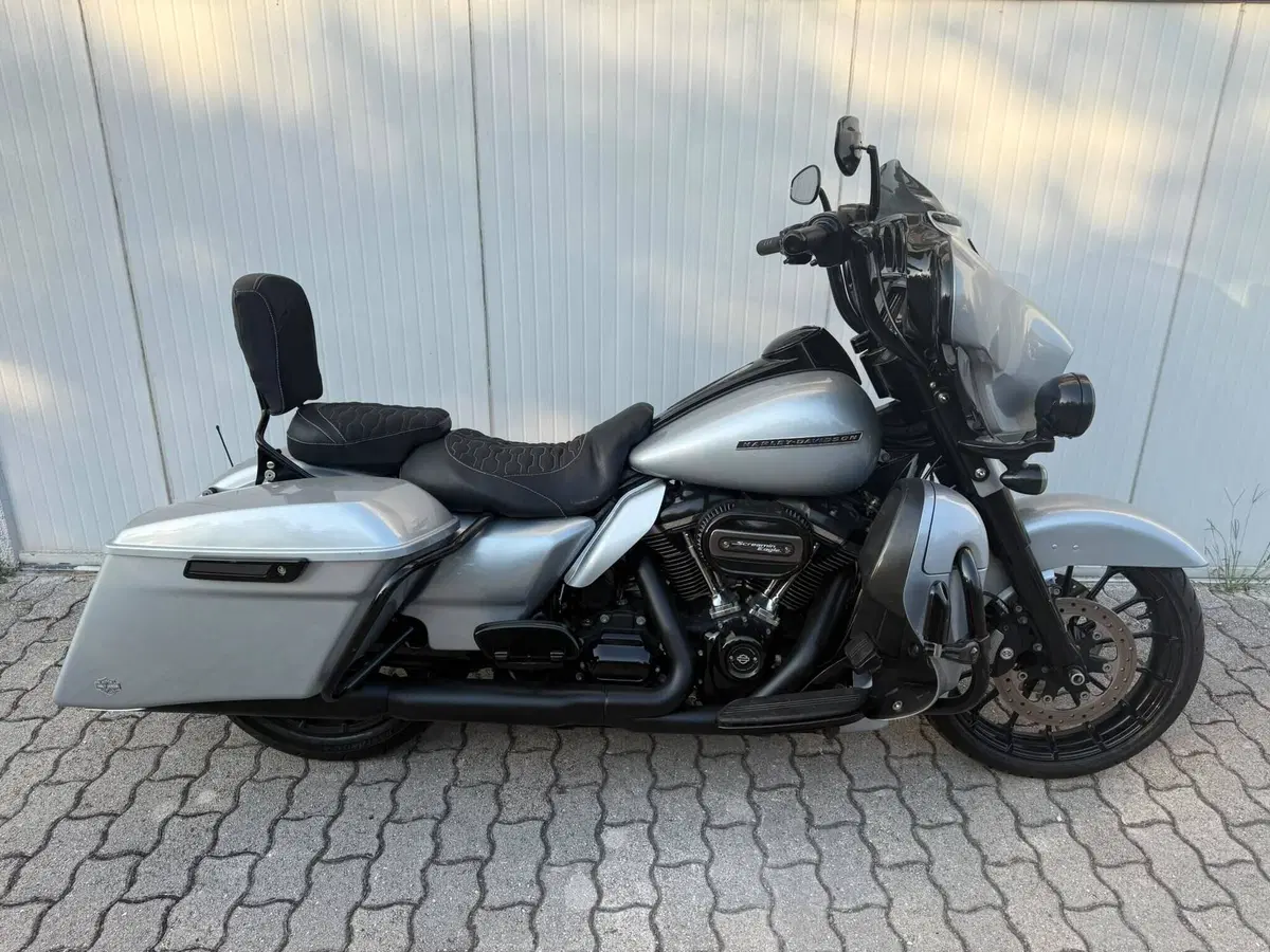 Harley-Davidson 114 Street Glide Special (2019 - 20) - FLHXS (11)