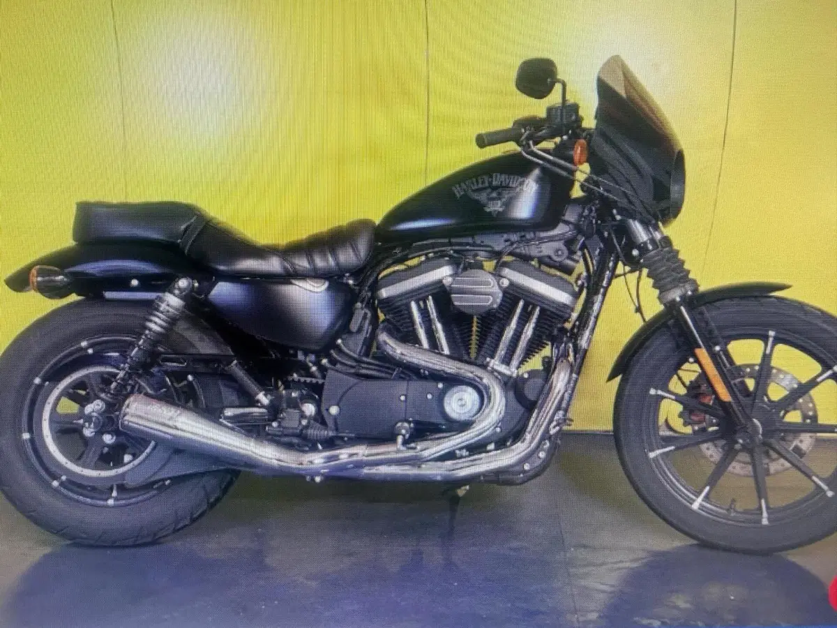 Harley-Davidson 883 Iron (2017 - 20) - XL 883N