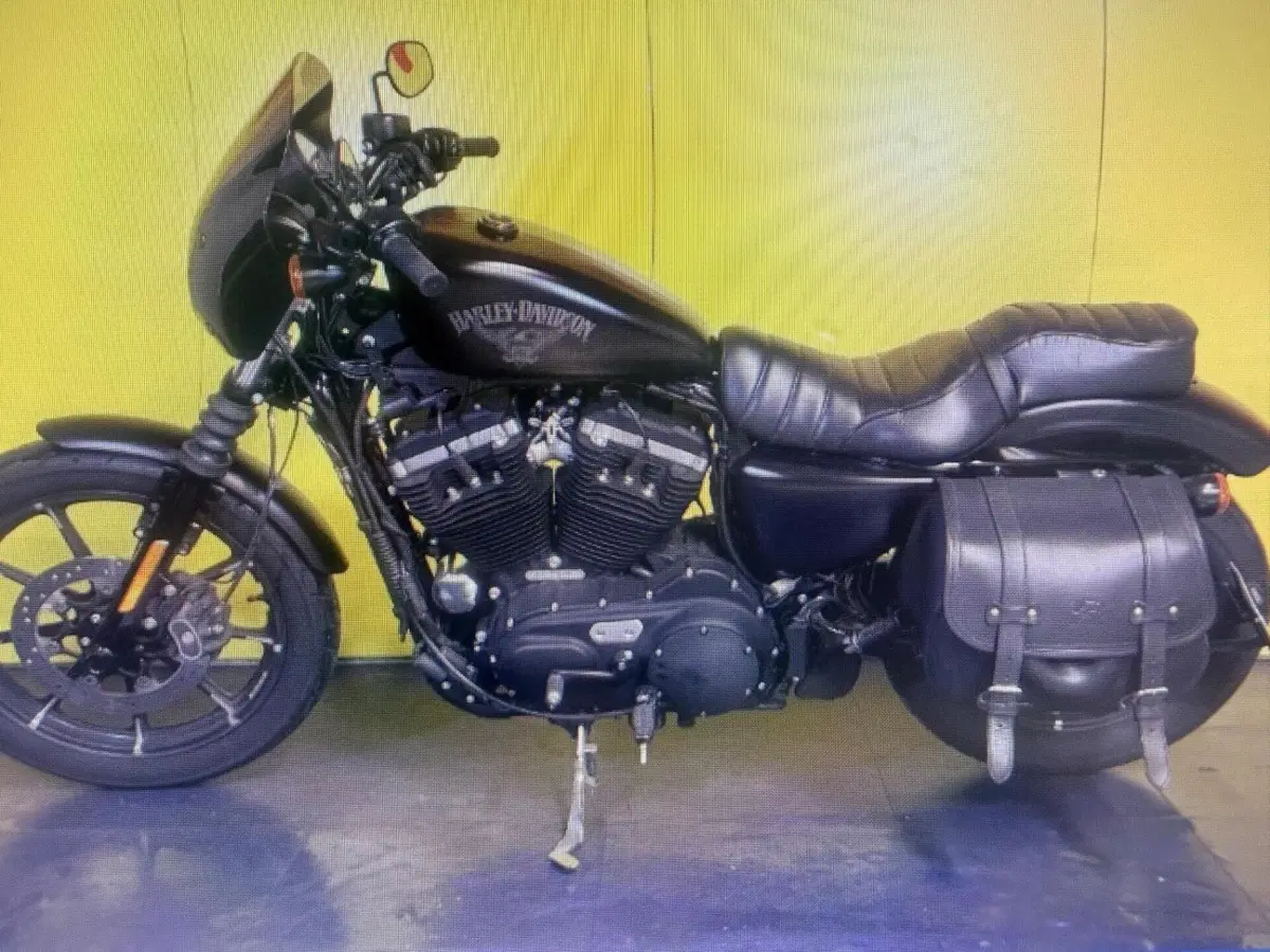 Harley-Davidson 883 Iron (2017 - 20) - XL 883N (3)