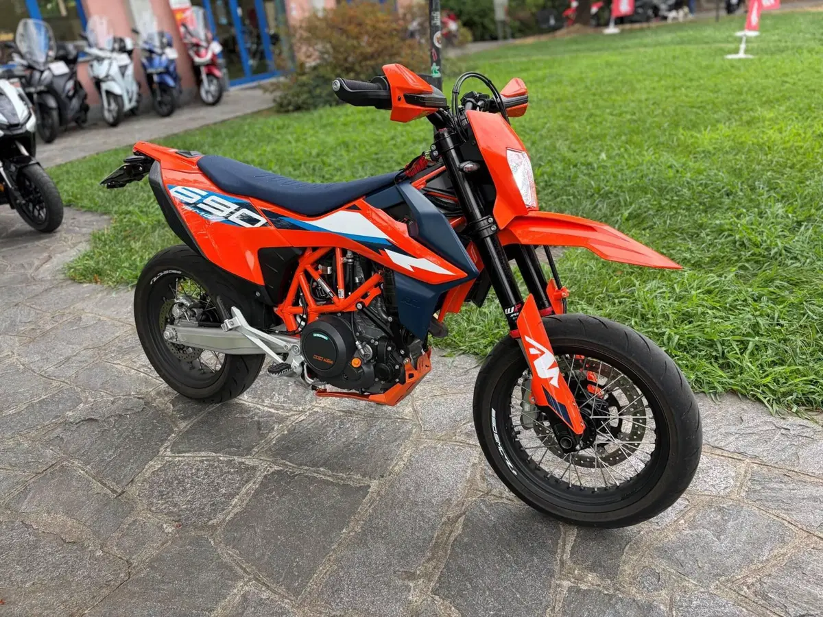 KTM 690 SMC R (2023 - 25) (4)