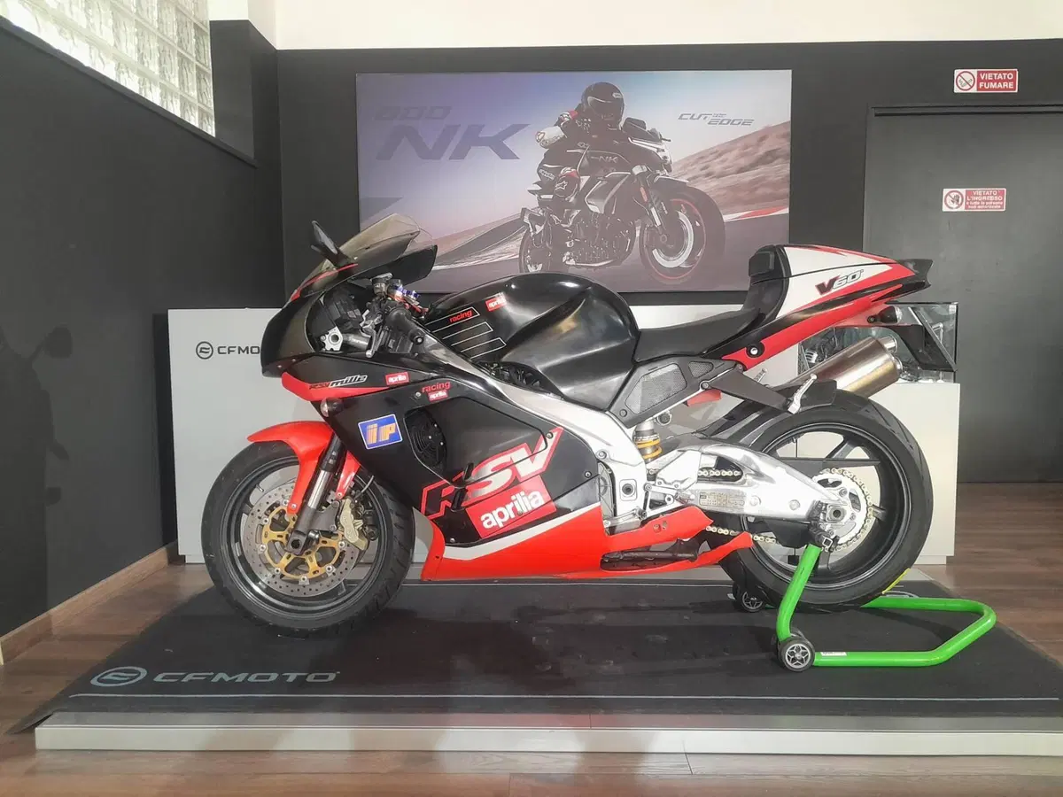 Aprilia RSV 1000 (2000 - 01) (2)
