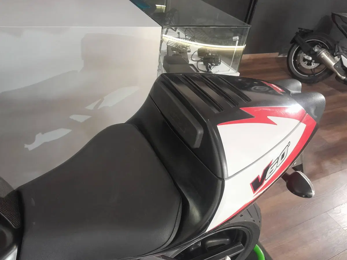Aprilia RSV 1000 (2000 - 01) (9)