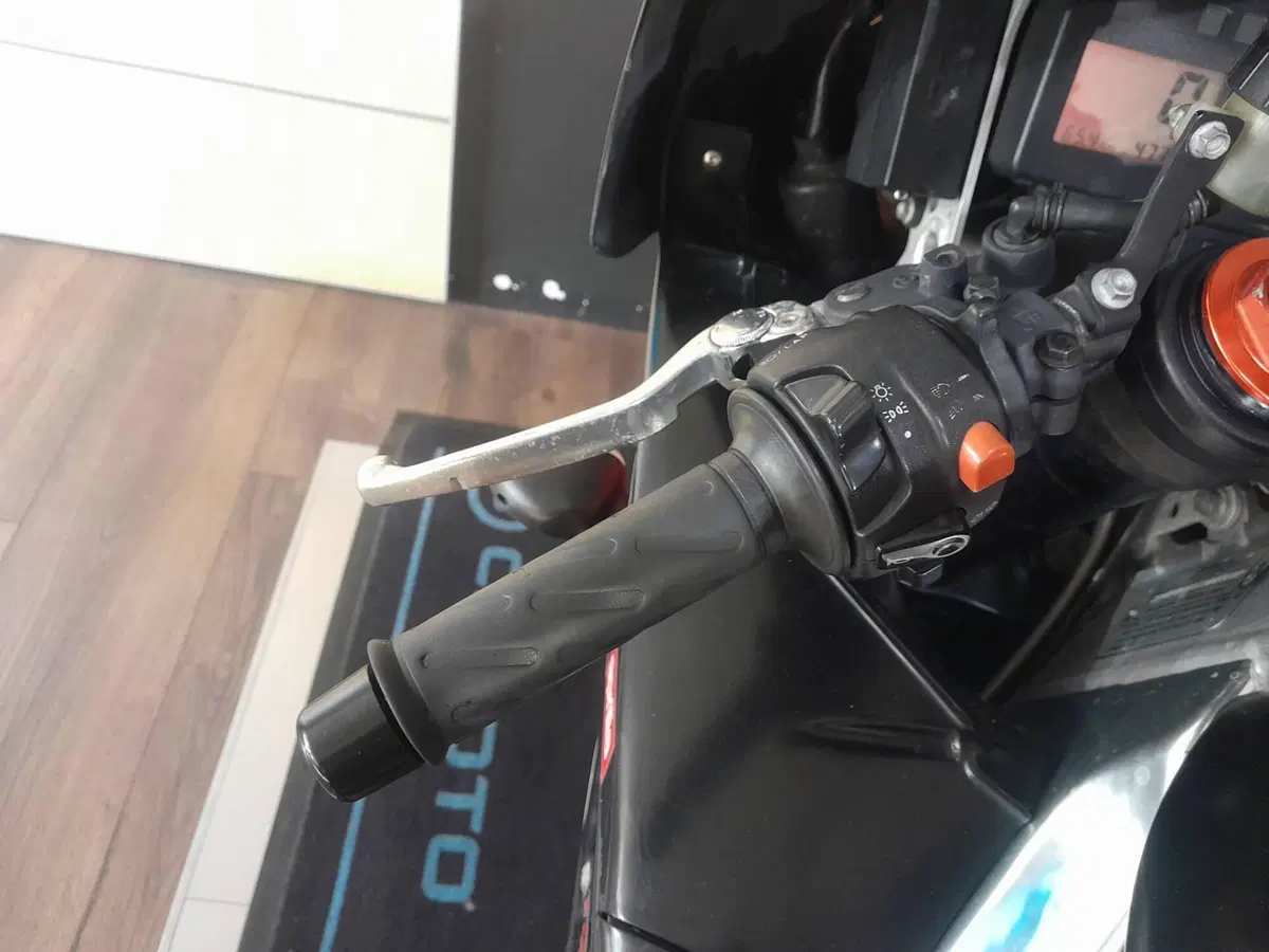 Aprilia RSV 1000 (2000 - 01) (12)