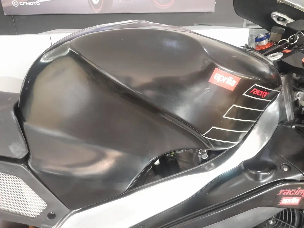 Aprilia RSV 1000 (2000 - 01) (20)
